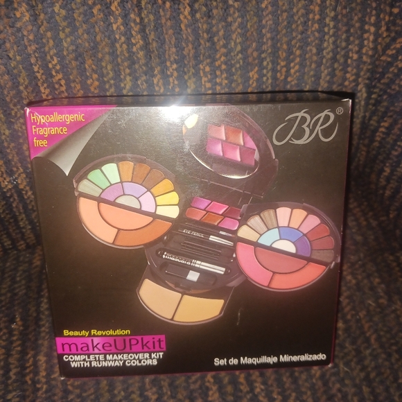 NEW in Box BR All-in-1 Makeup Kit - Picture 4 of 5